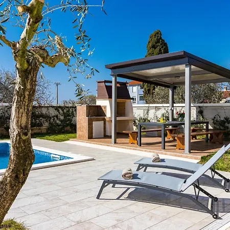 Beautiful 6 Bedroom In * Valbandon