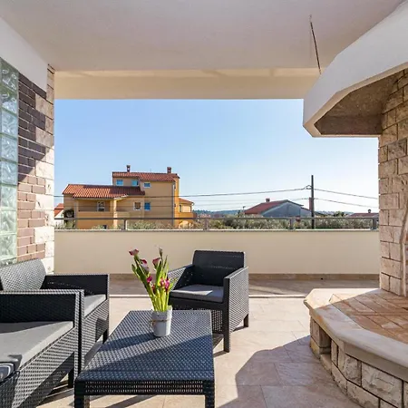 Villa Beautiful 6 Bedroom In