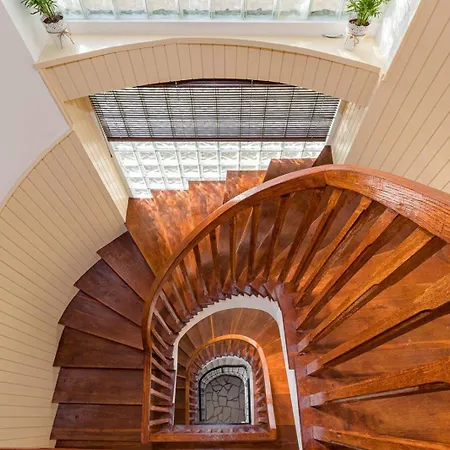 Beautiful 6 Bedroom In Villa *