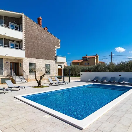 Villa Beautiful 6 Bedroom In *