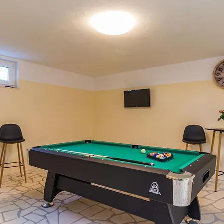 Beautiful 6 Bedroom In Valbandon