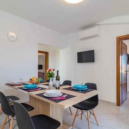Beautiful 6 Bedroom In