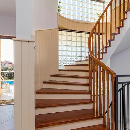 Beautiful 6 Bedroom In *