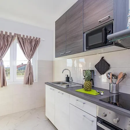 Beautiful 6 Bedroom In Villa *