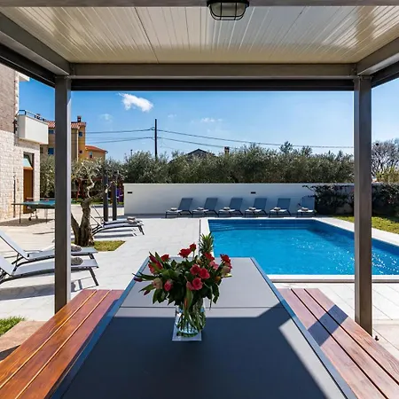 Beautiful 6 Bedroom In Villa