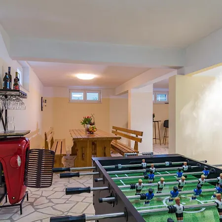 Beautiful 6 Bedroom In *