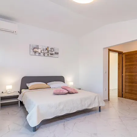 Villa Beautiful 6 Bedroom In *