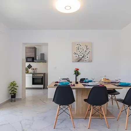 Beautiful 6 Bedroom In * Valbandon
