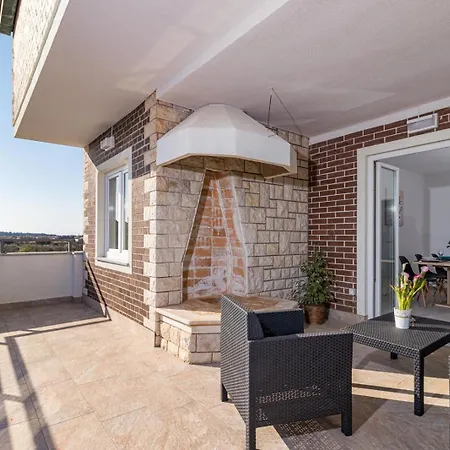 Beautiful 6 Bedroom In 别墅