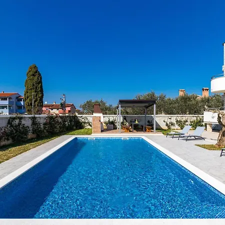 Beautiful 6 Bedroom In