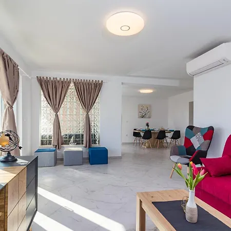Beautiful 6 Bedroom In *