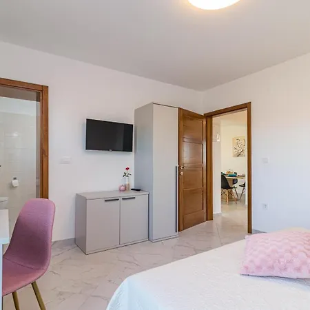 ヴィラ Beautiful 6 Bedroom In Valbandon