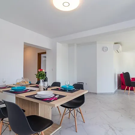 Beautiful 6 Bedroom In * Valbandon