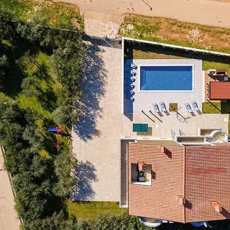 Beautiful 6 Bedroom In