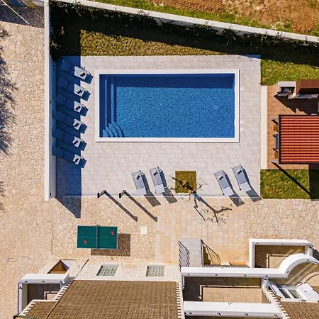 Beautiful 6 Bedroom In *